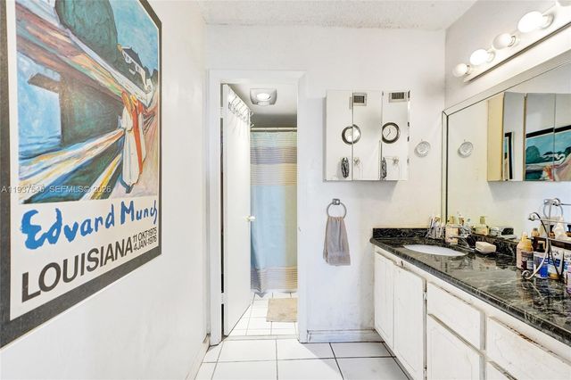 10854 Kendall Dr 221, Miami, FL 33176