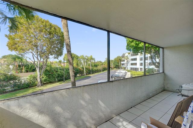 10854 Kendall Dr 221, Miami, FL 33176