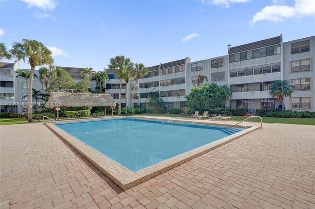 10854 Kendall Dr 221, Miami, FL 33176