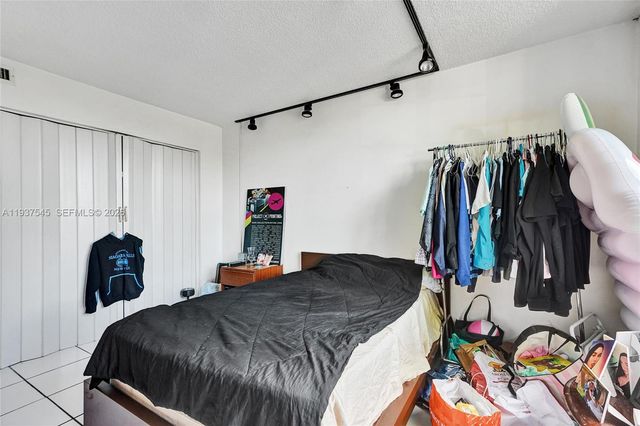 10854 Kendall Dr 221, Miami, FL 33176