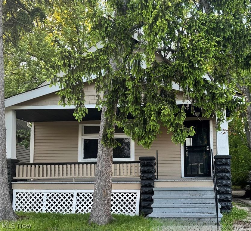 12709 Dove Avenue, Cleveland, OH 44105