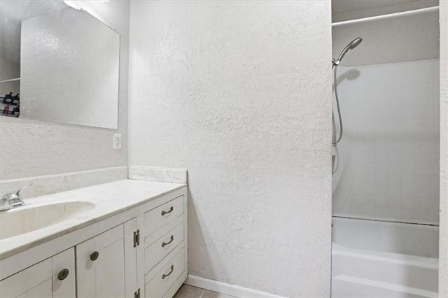 995 N Hurley Street, Peculiar, MO 64078