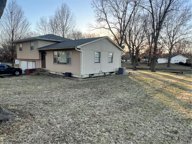 995 N Hurley Street, Peculiar, MO 64078