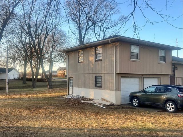 995 N Hurley Street, Peculiar, MO 64078