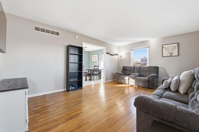 995 N Hurley Street, Peculiar, MO 64078