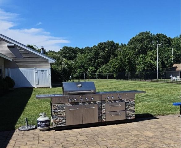 23 Sierra Court 23, Coram, NY 11727