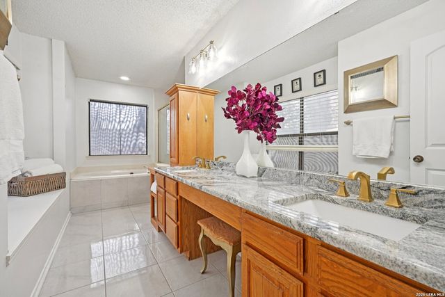 17011 Vista Village, San Antonio, TX 78247