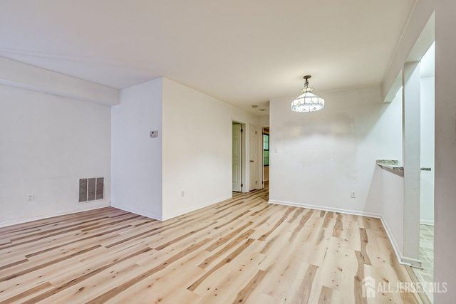 5001 Stonehedge Road, Edison, NJ 08820