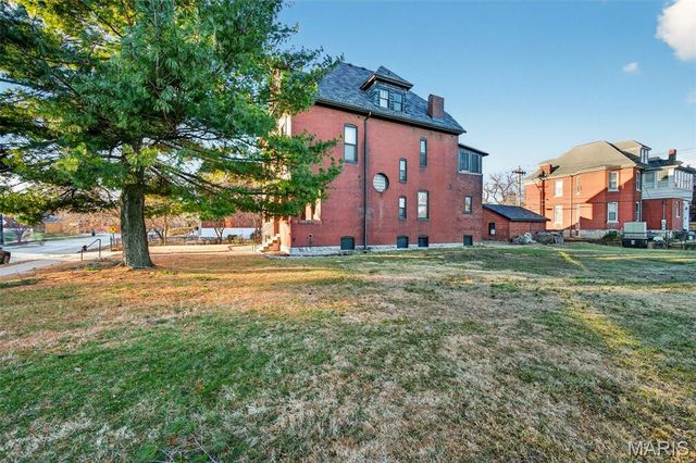 1827 S Compton Avenue, St Louis, MO 63104