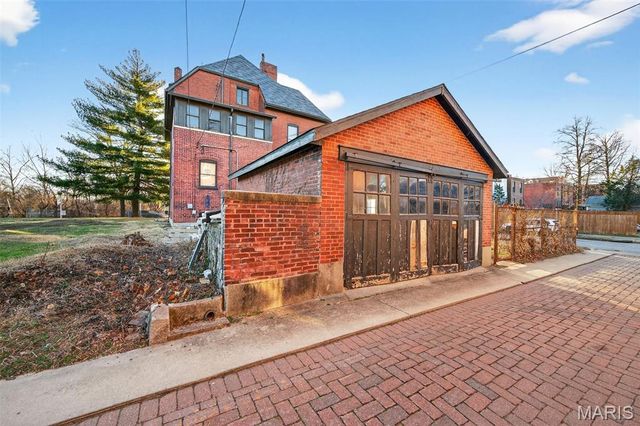 1827 S Compton Avenue, St Louis, MO 63104