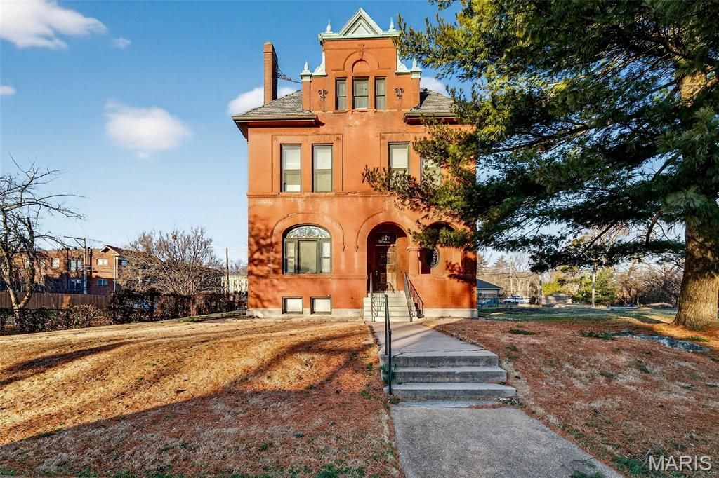 1827 S Compton Avenue, St Louis, MO 63104