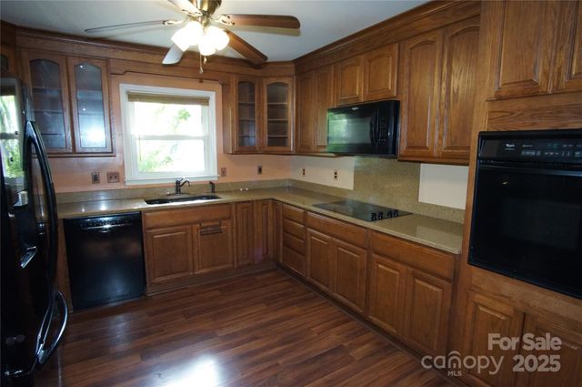 6201 Eagle Peak Drive, Charlotte, NC 28214