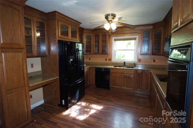 6201 Eagle Peak Drive, Charlotte, NC 28214