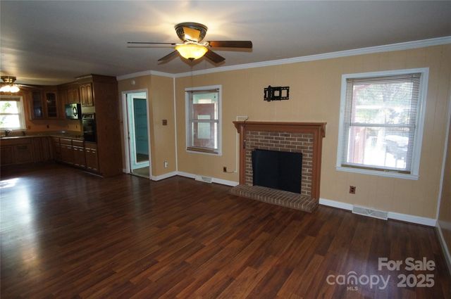 6201 Eagle Peak Drive, Charlotte, NC 28214