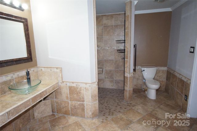 6201 Eagle Peak Drive, Charlotte, NC 28214