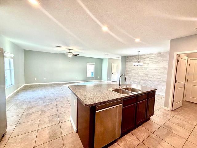 6821 BLUE MOON WAY, Sun City Center, FL 33573