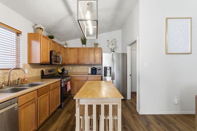 3738 Desert Pinon Drive NE, Rio Rancho, NM 87144