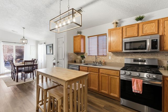 3738 Desert Pinon Drive NE, Rio Rancho, NM 87144