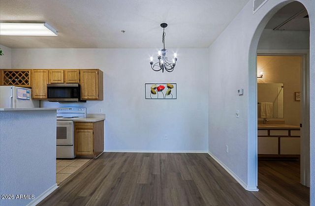 2929 W YORKSHIRE Drive 2101, Phoenix, AZ 85027