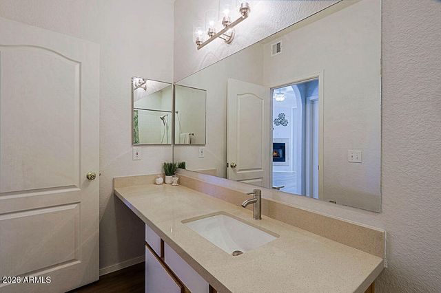 2929 W YORKSHIRE Drive 2101, Phoenix, AZ 85027