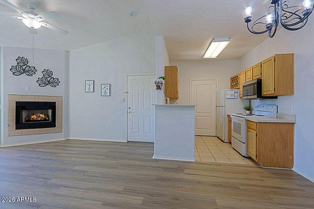 2929 W YORKSHIRE Drive 2101, Phoenix, AZ 85027