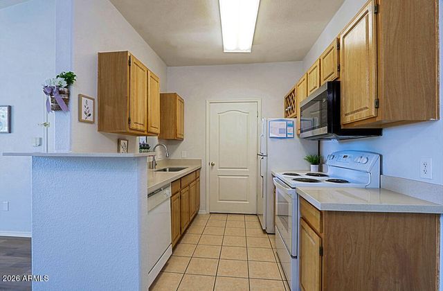 2929 W YORKSHIRE Drive 2101, Phoenix, AZ 85027