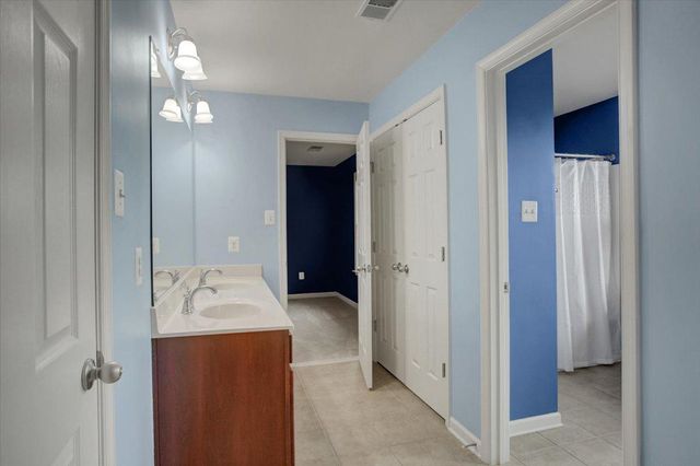 1236 DALLAS DR, Greencastle, PA 17225