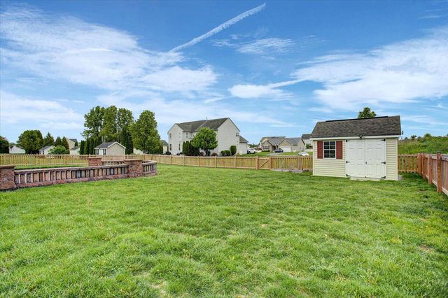 1236 DALLAS DR, Greencastle, PA 17225