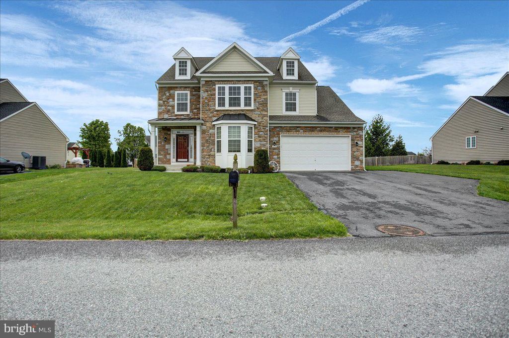 1236 DALLAS DR, Greencastle, PA 17225