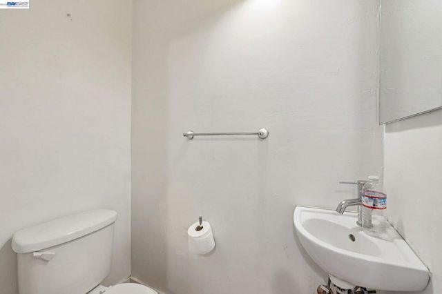 5826 Avenal, Oakland, CA 94605