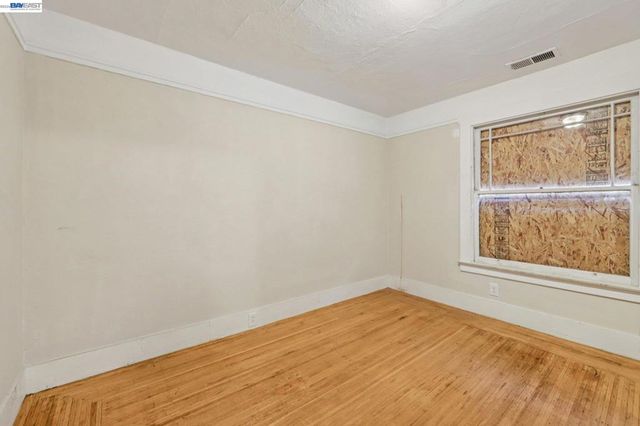 5826 Avenal, Oakland, CA 94605