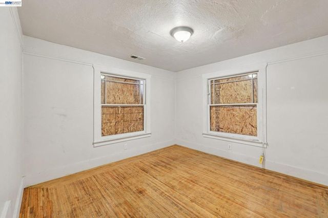 5826 Avenal, Oakland, CA 94605