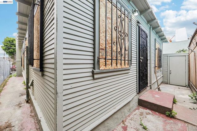 5826 Avenal, Oakland, CA 94605
