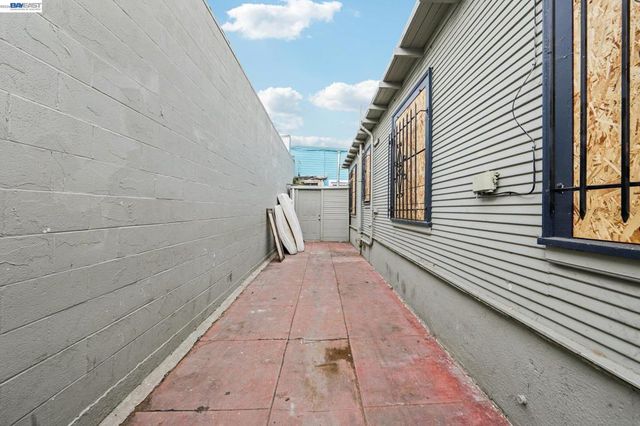 5826 Avenal, Oakland, CA 94605