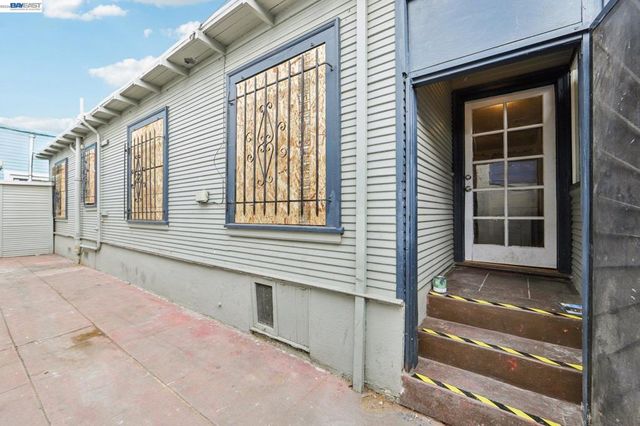 5826 Avenal, Oakland, CA 94605