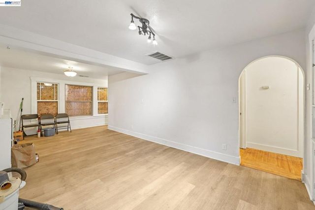 5826 Avenal, Oakland, CA 94605