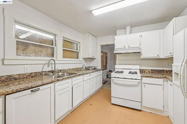 5826 Avenal, Oakland, CA 94605
