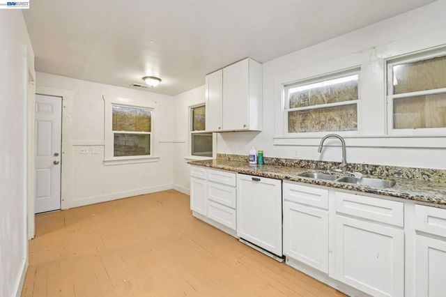 5826 Avenal, Oakland, CA 94605