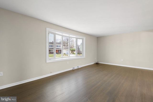 12 LESLEY LN, New Castle, DE 19720