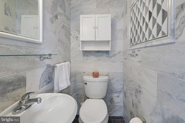 12 LESLEY LN, New Castle, DE 19720