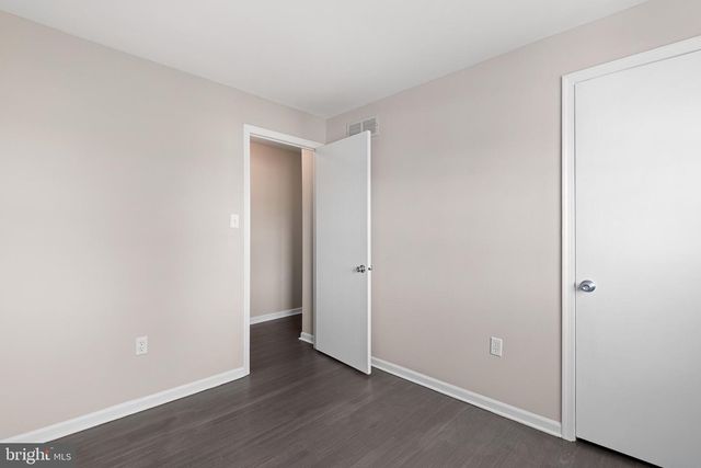 12 LESLEY LN, New Castle, DE 19720