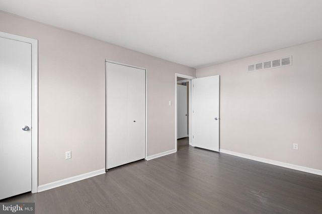 12 LESLEY LN, New Castle, DE 19720