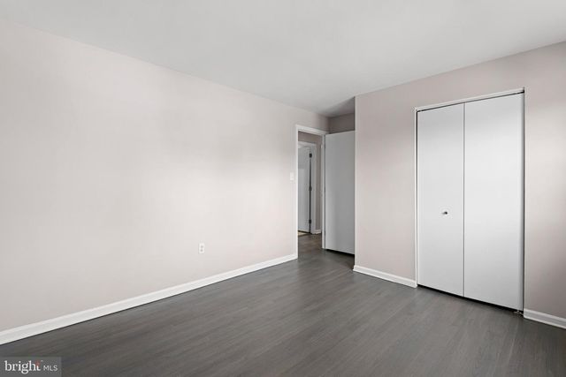 12 LESLEY LN, New Castle, DE 19720