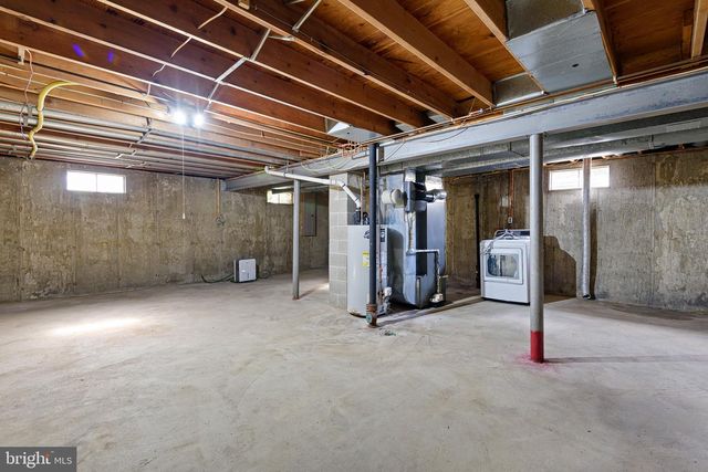 12 LESLEY LN, New Castle, DE 19720