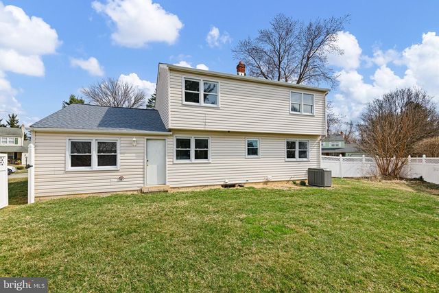 12 LESLEY LN, New Castle, DE 19720