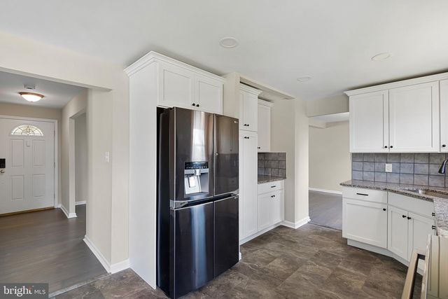 12 LESLEY LN, New Castle, DE 19720