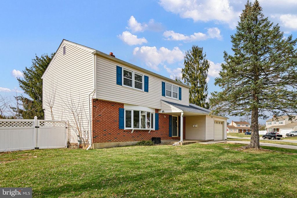 12 LESLEY LN, New Castle, DE 19720