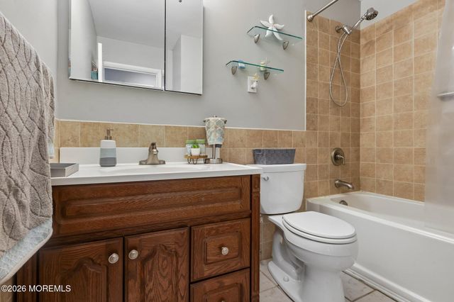 210 Deerfield Lane, Aberdeen, NJ 07747