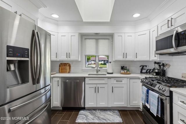 210 Deerfield Lane, Aberdeen, NJ 07747