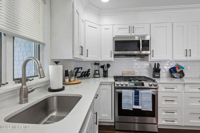 210 Deerfield Lane, Aberdeen, NJ 07747